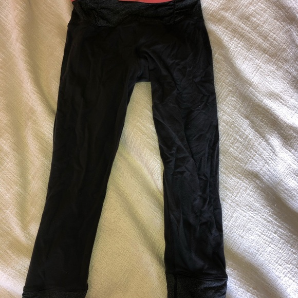 Super cute lululemon cropped leggings - Picture 2 of 5